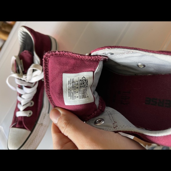 Converse - Picture 2 of 2